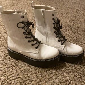 Brand new white combat boots. Size 8. No flaws